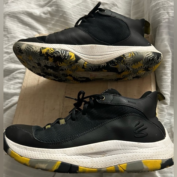 Under Armour Curry 3Z5 Basketball Shoes Black / White /Yellow 3023087 004 Sz 12 - Picture 2 of 9